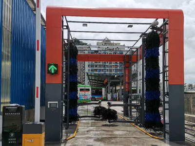 通道式大巴四刷洗车机